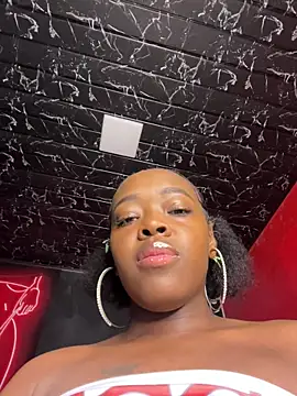 Snapshot of Thyana_LS chatting on 29, 10, 2025 Thyana LS online show from 29, 10, 2025