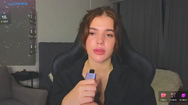 Snapshot of adrianawow1 chatting on 8, 10, 2025 adrianawow1 online show from 8, 10, 2025