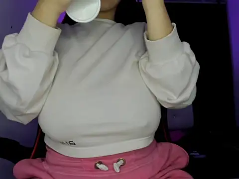 Snapshot of silviamilk chatting on 25, 11, 2025 silviamilk online show from 25, 11, 2025