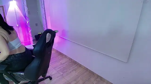 Snapshot of Brendda_tay chatting on 3, 10, 2025 Brendda tay online show from 3, 10, 2025