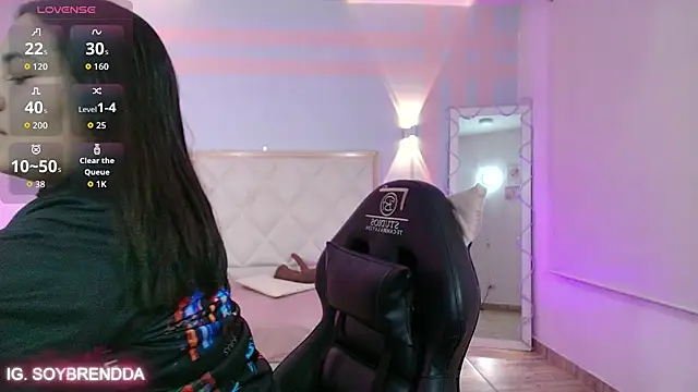 Snapshot of Brendda_tay chatting on 4, 11, 2025 Brendda tay online show from 4, 11, 2025