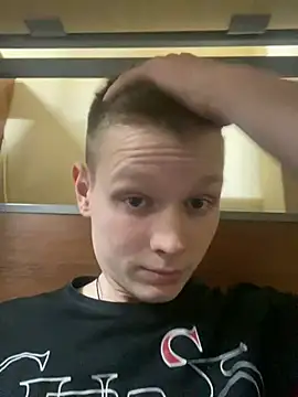 Snapshot of fameboyboo chatting on 3, 1, 2025 fameboyboo online show from 3, 1, 2025