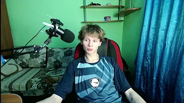 Snapshot of fameboyboo chatting on 1, 12, 2025 fameboyboo online show from 1, 12, 2025