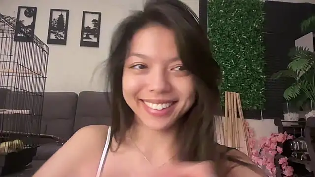 Snapshot of DesiredHoney chatting on 10, 9, 2025 DesiredHoney online show from 10, 9, 2025