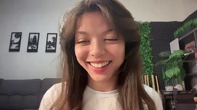 Snapshot of DesiredHoney chatting on 5, 10, 2025 DesiredHoney online show from 5, 10, 2025