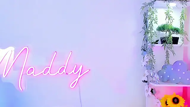 MaddyParisi online show from 5, 3, 2025