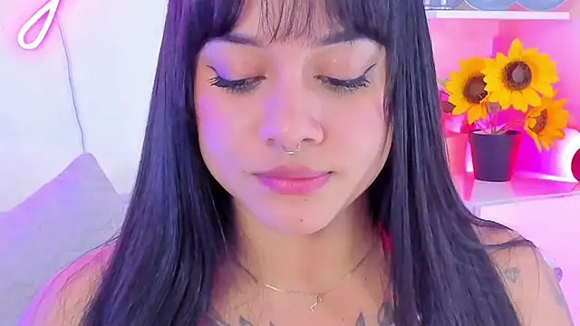 MaddyParisi online show from 5, 3, 2025