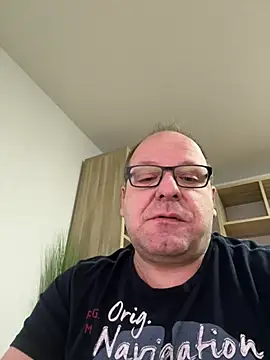 Snapshot of coupleLatinaLovers chatting on 6, 1, 2025 coupleLatinaLovers online show from 6, 1, 2025