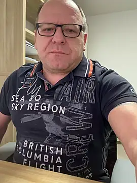 coupleLatinaLovers online show from 19, 2, 2026