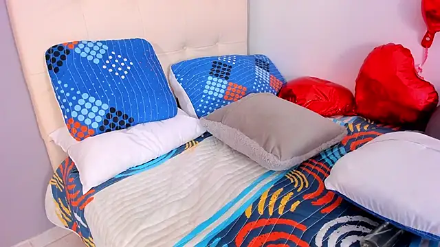 Snapshot of Maia_W10 chatting on 18, 2, 2025 Maia W10 online show from 18, 2, 2025