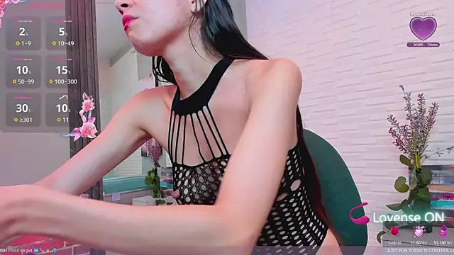 sweetieandjuicyy online show from 5, 2, 2025