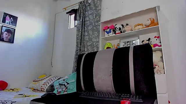 Snapshot of megan_100 chatting on 8, 11, 2025 megan 100 online show from 8, 11, 2025