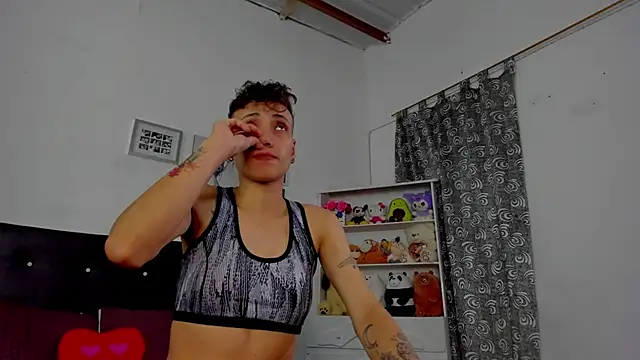 Snapshot of megan_100 chatting on 15, 12, 2025 megan 100 online show from 15, 12, 2025