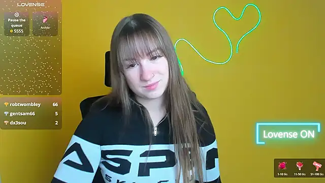 Snapshot of Evelina_GG chatting on 19, 10, 2025 Evelina GG online show from 19, 10, 2025