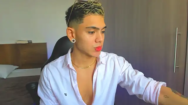 Snapshot of Stevenn_77 chatting on 17, 12, 2024 Stevenn 77 online show from 17, 12, 2024