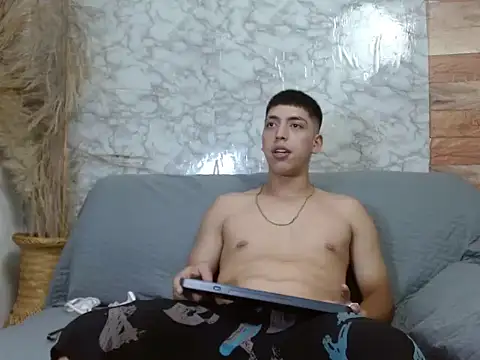 Snapshot of aaron_antonella_mds chatting on 19, 10, 2025 aaron antonella mds online show from 19, 10, 2025