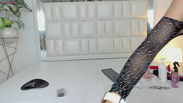 Snapshot of Alhana_pulido chatting on 23, 12, 2024 Alhana pulido online show from 23, 12, 2024