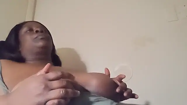 Snapshot of whitwhit86 chatting on 13, 9, 2025 whitwhit86 online show from 13, 9, 2025