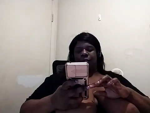 Snapshot of whitwhit86 chatting on 24, 10, 2025 whitwhit86 online show from 24, 10, 2025