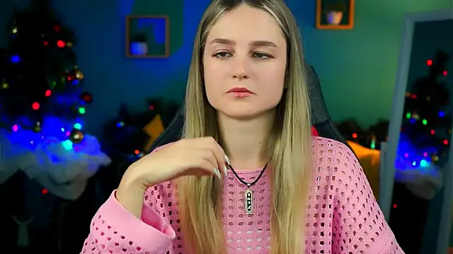 Snapshot of DeboraLarson chatting on 17, 12, 2024 DeboraLarson online show from 17, 12, 2024