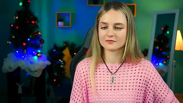 Snapshot of DeboraLarson chatting on 17, 12, 2024 DeboraLarson online show from 17, 12, 2024