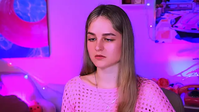 Snapshot of DeboraLarson chatting on 7, 3, 2025 DeboraLarson online show from 7, 3, 2025