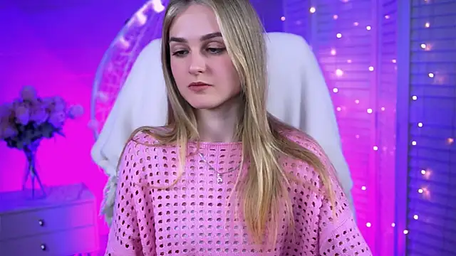 Snapshot of DeboraLarson chatting on 19, 3, 2025 DeboraLarson online show from 19, 3, 2025