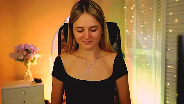 DeboraLarson online show from 15, 4, 2026