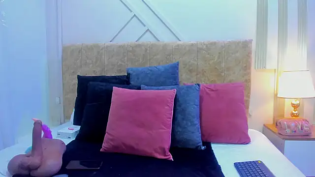 ashley  foxx  online show from 3, 11, 2025