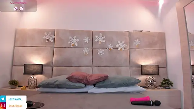 Eevee Taylor online show from 23, 12, 2025