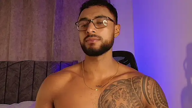 LiamGarcia1 online show from 18, 2, 2025