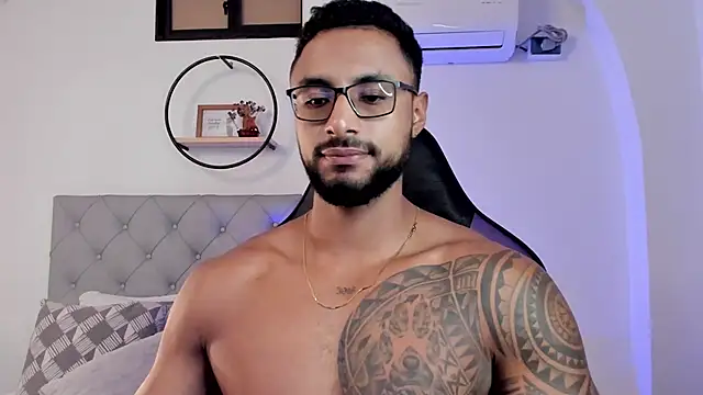 LiamGarcia1 online show from 20, 2, 2025