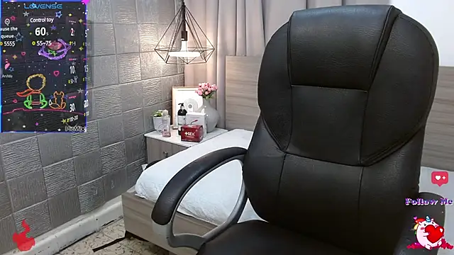 Snapshot of loistwink_ chatting on 5, 2, 2025 loistwink online show from 5, 2, 2025