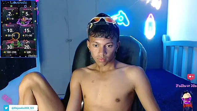 Snapshot of loistwink_ chatting on 24, 2, 2025 loistwink online show from 24, 2, 2025