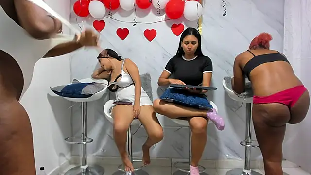 Snapshot of Candyscouples chatting on 17, 2, 2025 Candyscouples online show from 17, 2, 2025
