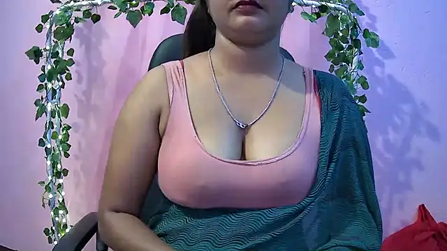 Snapshot of Pari-new chatting on 5, 3, 2025 Pari-new online show from 5, 3, 2025