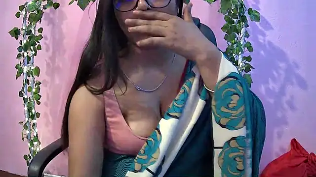 Snapshot of Pari-new chatting on 5, 3, 2025 Pari-new online show from 5, 3, 2025