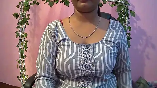 Snapshot of Pari-new chatting on 8, 3, 2025 Pari-new online show from 8, 3, 2025