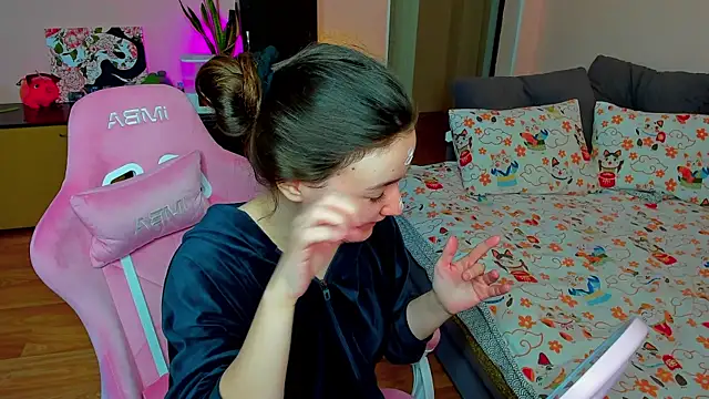 Snapshot of ameli_moon chatting on 15, 12, 2025 ameli moon online show from 15, 12, 2025