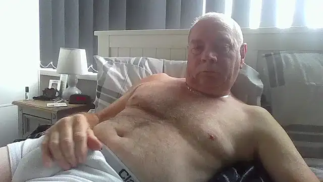 Snapshot of gibbo62 chatting on 30, 10, 2025 gibbo62 online show from 30, 10, 2025