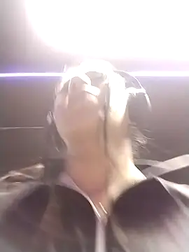 Snapshot of Karenn12 chatting on 19, 9, 2025 Karenn12 online show from 19, 9, 2025