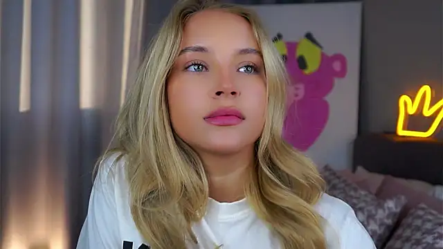 Snapshot of AftonConnett chatting on 9, 10, 2025 AftonConnett online show from 9, 10, 2025