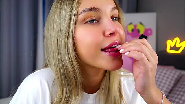 Snapshot of AftonConnett chatting on 5, 11, 2025 AftonConnett online show from 5, 11, 2025