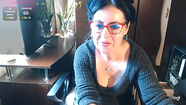 Snapshot of exymilf_ chatting on 5, 3, 2025 exymilf online show from 5, 3, 2025