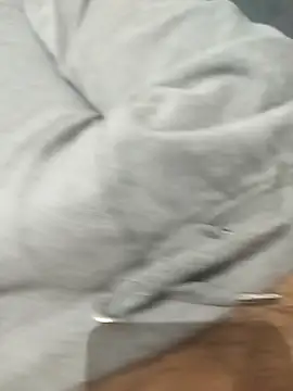 Snapshot of ptrz990 chatting on 8, 11, 2025 ptrz990 online show from 8, 11, 2025