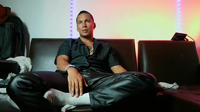 Leonnardo Jaramillo online show from 1, 1, 2025