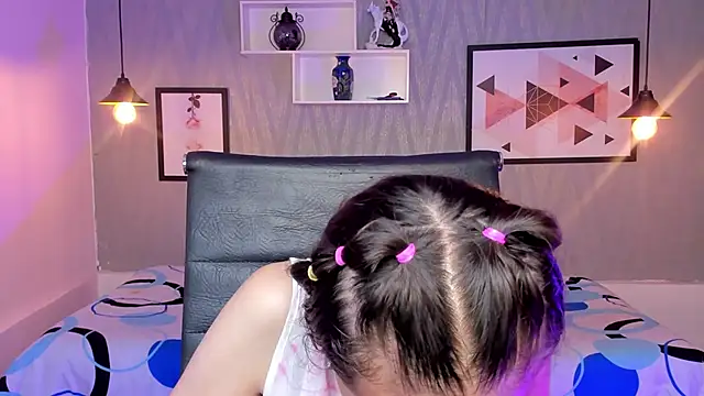 Snapshot of Valeria_roussi chatting on 17, 12, 2024 Valeria roussi online show from 17, 12, 2024