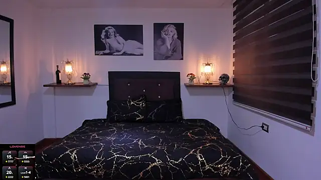 Snapshot of Valeria_roussi chatting on 8, 10, 2025 Valeria roussi online show from 8, 10, 2025