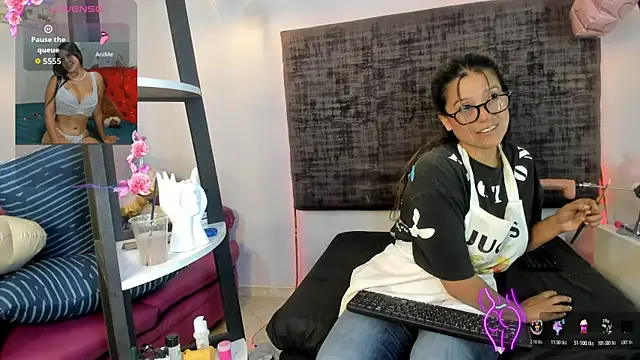 Snapshot of sharoncute1 chatting on 12, 11, 2025 sharoncute1 online show from 12, 11, 2025