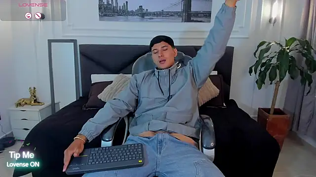 Snapshot of Damian23__ chatting on 5, 11, 2025 Damian23 online show from 5, 11, 2025